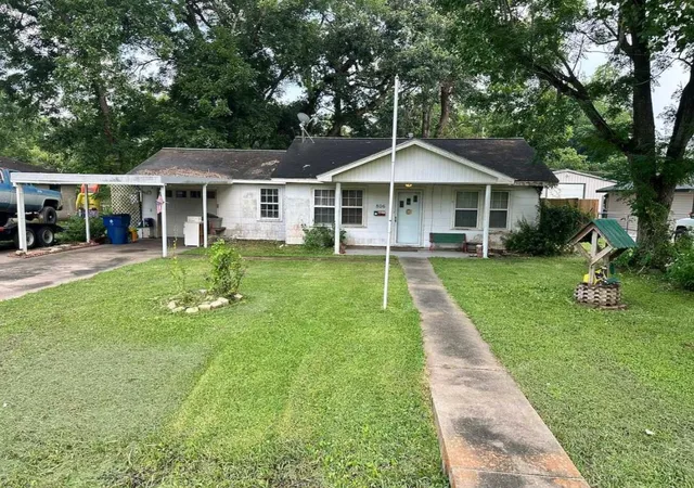 2nd image of 806 Brockman St, Sweeny, TX 77480 | MLS# 1578979