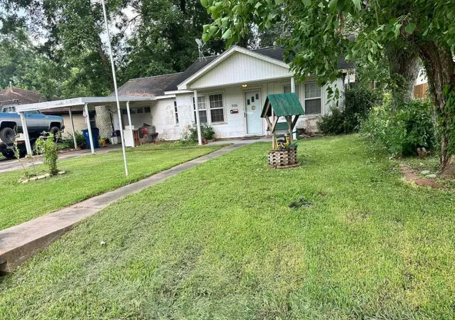 3rd image of 806 Brockman St, Sweeny, TX 77480 | MLS# 1578979