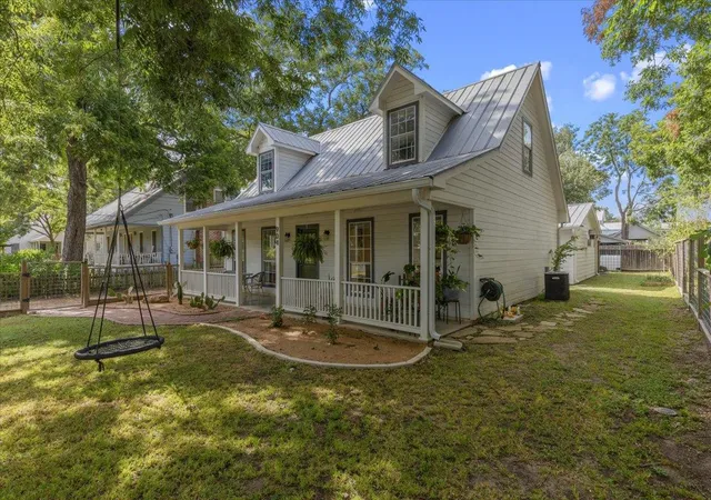 1st image of 904 Spring St, Bastrop, TX 78602 | MLS# 4899851