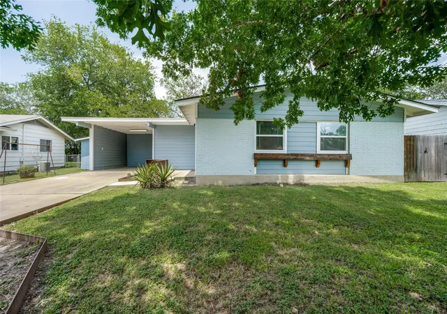 Photo 2 of Single family home for sale at 304 Tamworth Ave, Austin, TX 78745 | MLS# 3982948 | Listing updated on 2026-09-29