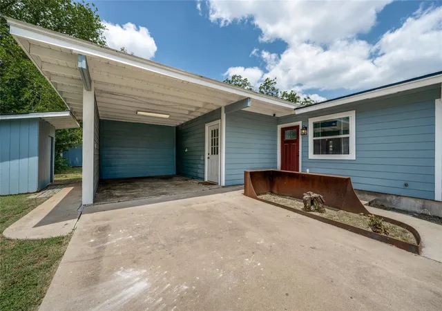 Photo 3 of Single family home for sale at 304 Tamworth Ave, Austin, TX 78745 | MLS# 3982948 | Listing updated on 2026-09-29