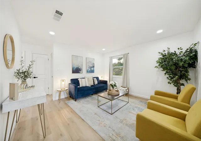 Photo 4 of Single family home for sale at 304 Tamworth Ave, Austin, TX 78745 | MLS# 3982948 | Listing updated on 2026-09-29
