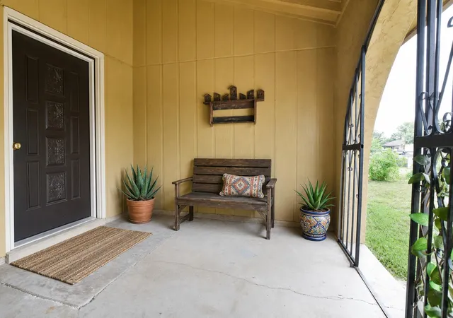 Photo 4 of Single family home for sale at 1011 S Brownleaf St, San Antonio, TX 78227 | MLS# 7101090 | Listing updated on 2026-08-29