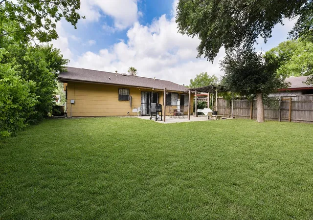 Photo 1 of Single family home for sale at 1011 S Brownleaf St, San Antonio, TX 78227 | MLS# 7101090 | Listing updated on 2026-08-29