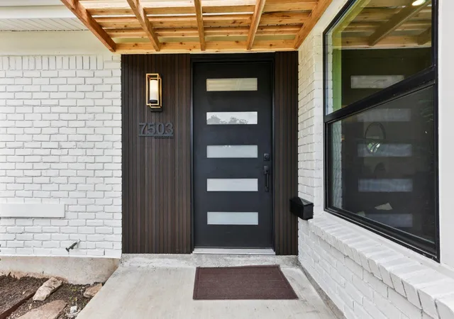 3rd image of 7503 Carriage Dr, Austin, TX 78752 | MLS# 8495526