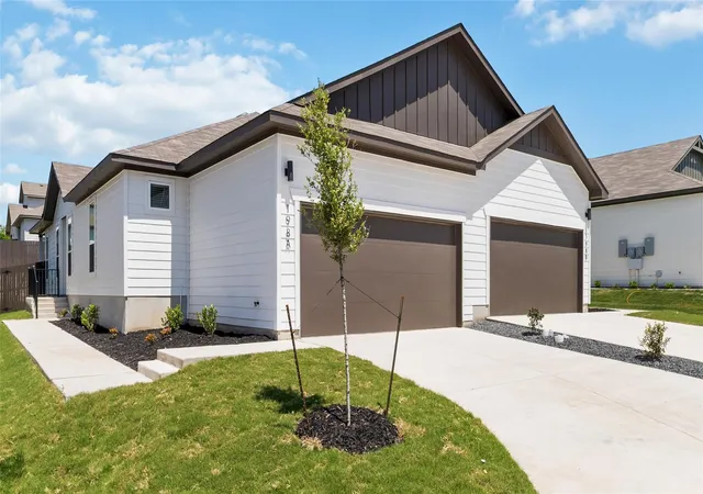 Listing Photo 4 - Condo for sale in building located at 1008 Staglin St, Buda, TX 78610