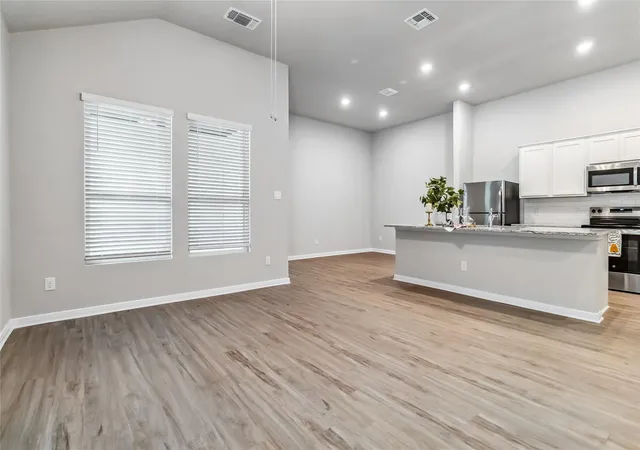 Listing Photo 4 - Condo for sale in building located at 101 Gunner Rd, Buda, TX 78610