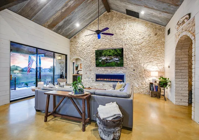 Photo 4 of Single family home for sale at 112 Clearwater Dr, Kingsland, TX 78639 | MLS# 7798779 | Listing updated on 2026-09-21
