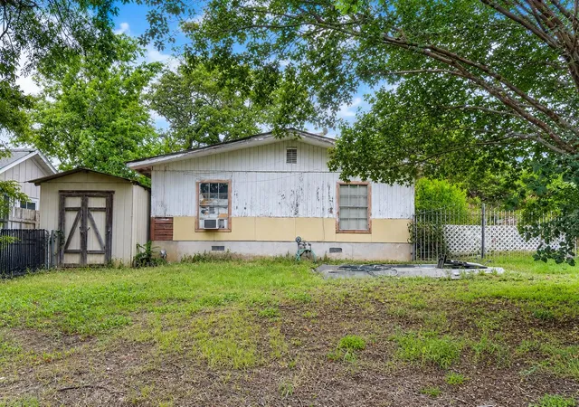 1st image of 935 Olive St, Austin, TX 78702 | MLS# 7408937