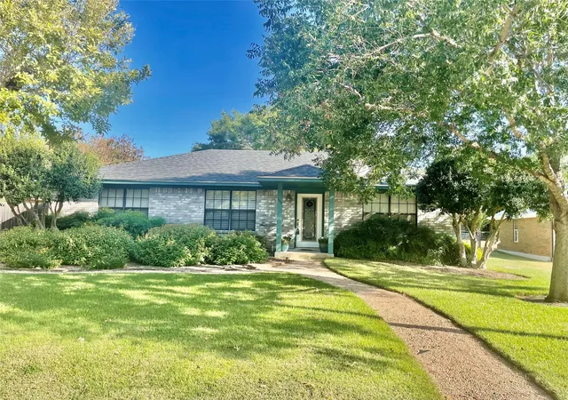 2nd image of 1113 Hackberry Dr, Marble Falls, TX 78654 | MLS# 2671318