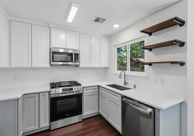 Photo 4 of Single family home for sale at 1805 Bent Oak Cv, Leander, TX 78641 | MLS# 8244279 | Listing updated on 2026-08-09