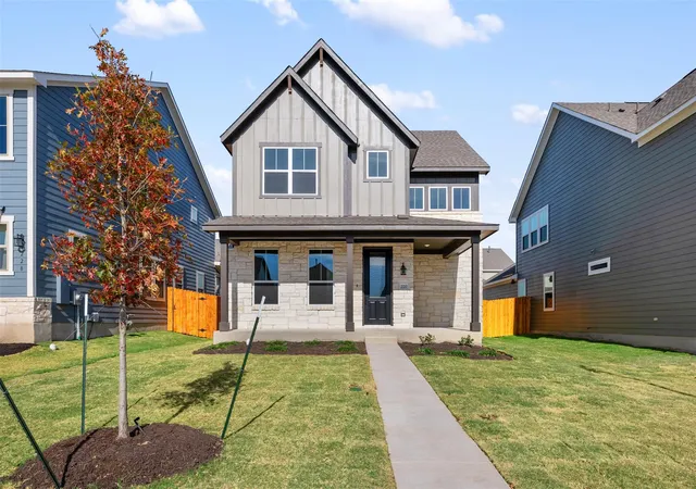 Photo 1 of Single family home for sale at 433 Carr Dr, Liberty Hill, TX 78642 | MLS# 2682213 | Listing updated on 2026-10-12