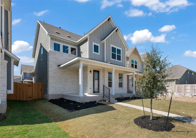 Photo 2 of Single family home for sale at 433 Carr Dr, Liberty Hill, TX 78642 | MLS# 2682213 | Listing updated on 2026-10-27