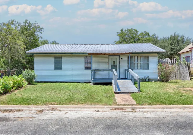 1st image of 505 Kellett Ave, Schulenburg, TX 78956 | MLS# 5028849