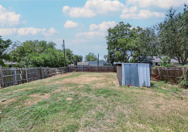 21st image of 505 Kellett Ave, Schulenburg, TX 78956 | MLS# 5028849