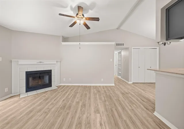 Listing Photo 4 - Condo for sale in building located at 1601 Faro Dr, Austin, TX 78741 - Unit #1502