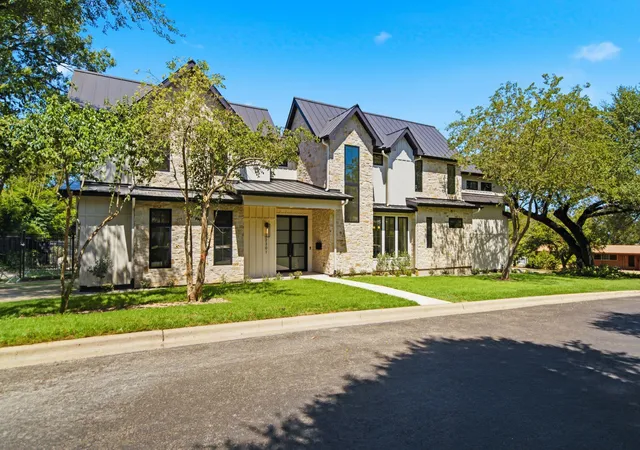 2nd image of 2301 Westworth Cir, Austin, TX 78704 | MLS# 8794189