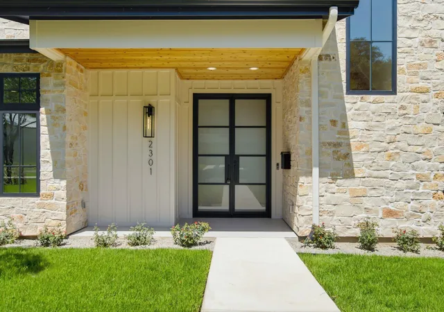 3rd image of 2301 Westworth Cir, Austin, TX 78704 | MLS# 8794189