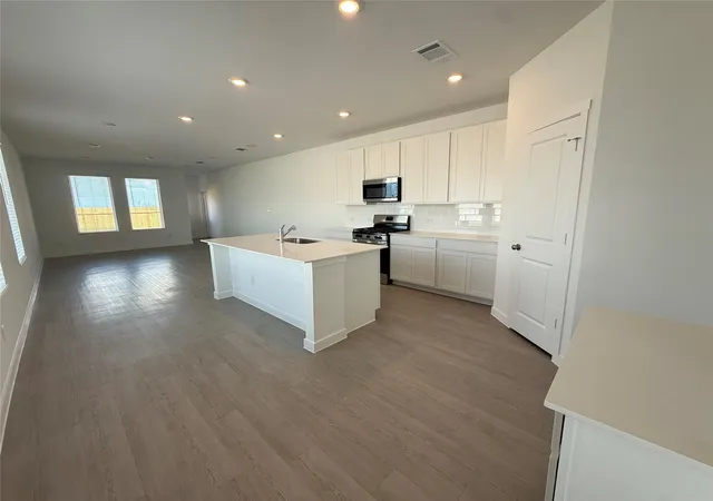 Photo 3 of Single family home for sale at 208 Giants Pass, Hutto, TX 78634 | MLS# 6613230 | Listing updated on 2026-09-18