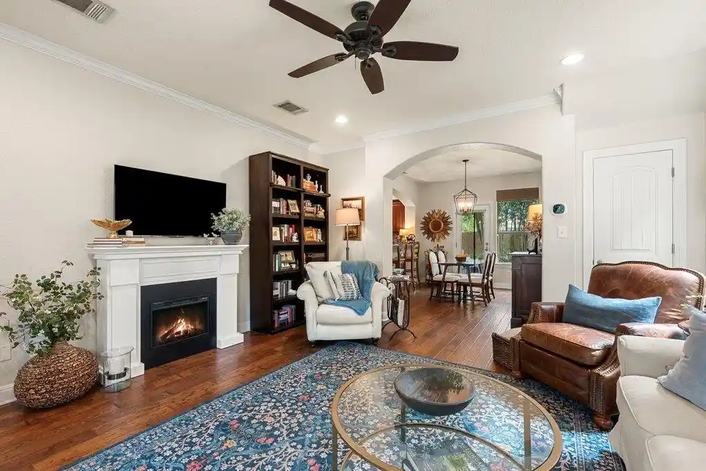 Listing Photo 2 - Condo for sale in 6708 Menchaca Rd located at 6708 Menchaca Rd, Austin, TX 78745 - Unit 6708 Menchaca Rd