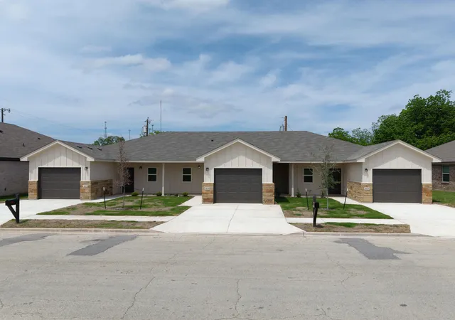 1st image of 406, 408, & 410 W Ave C, Copperas Cove, TX 76522 | MLS# 2175171