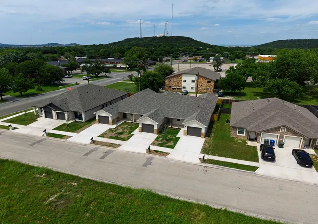 2nd image of 406, 408, & 410 W Ave C, Copperas Cove, TX 76522 | MLS# 2175171