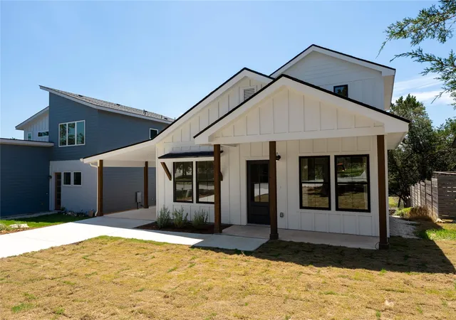 Photo 1 of Single family home for sale at 9 Stone Crk, Wimberley, TX 78676 | MLS# 3919228 | Listing updated on 2026-10-08