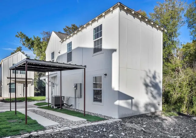 2nd image of 350 Debus St, Taylor, TX 76574