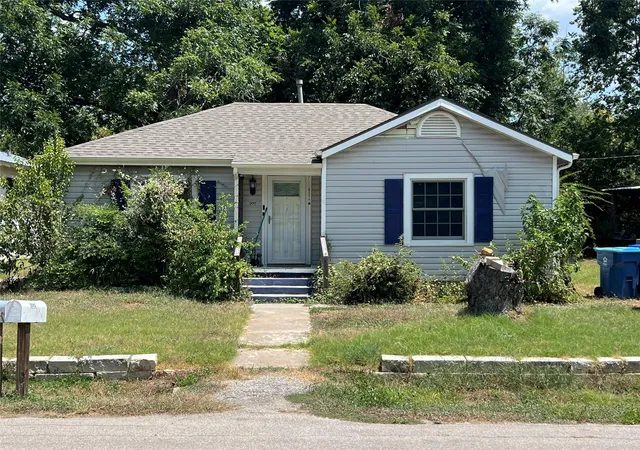 1st image of 107 W 7th St, Elgin, TX 78621 | MLS# 6402650