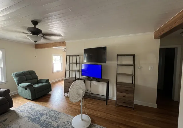 2nd image of 107 W 7th St, Elgin, TX 78621 | MLS# 6402650