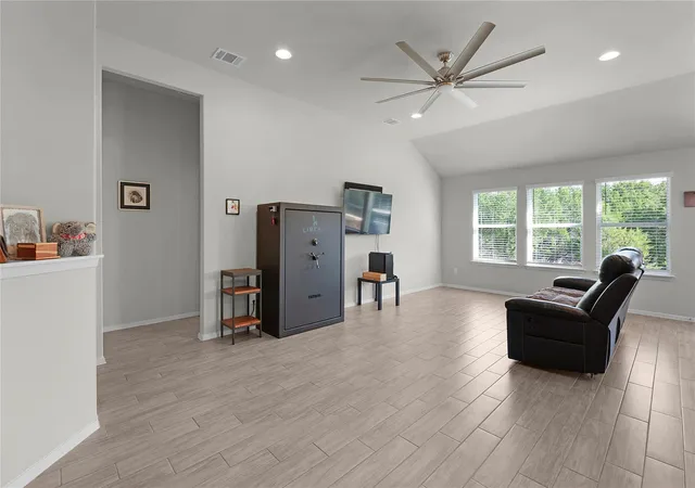 Photo 3 of Single family home for sale at 21408 Highland Lake Dr, Lago Vista, TX 78645 | MLS# 7806073 | Listing updated on 2026-08-10