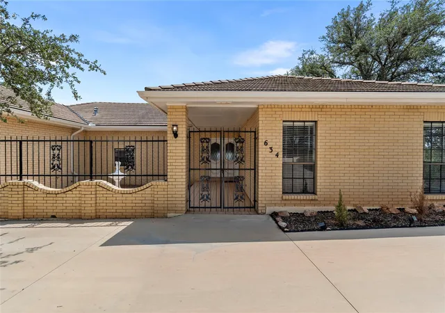 5th image of 634 Broken Hls, Horseshoe Bay, TX 78657 | MLS# 3756482
