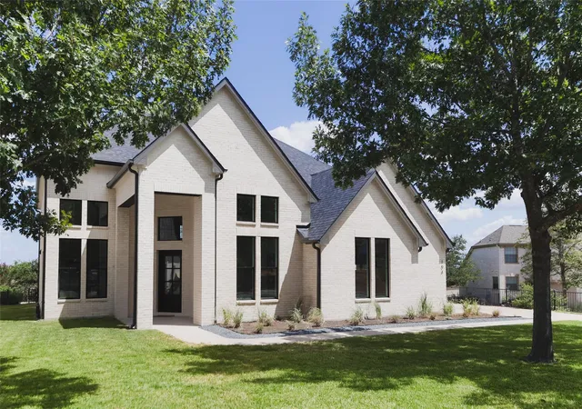 Photo 1 of Single family home for sale at 104 Whitley Dr, Austin, TX 78738 | MLS# 8415854 | Listing updated on 2026-09-25