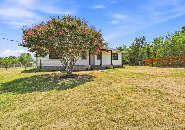 Photo 2 of Sale Pending at 747 Chamberlin Rd, Dale, TX 78616 | MLS# 3806890 | Listing updated on 2026-09-05