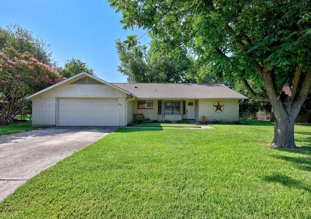 1st image of 902 Dunman Dr, Georgetown, TX 78628 | MLS# 3740472