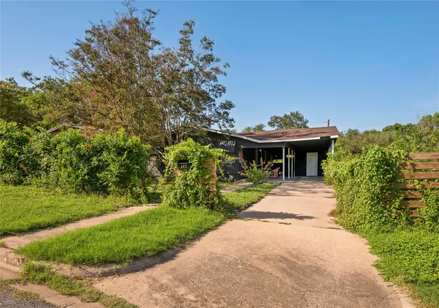Photo 1 of Single family home for sale at 402 Philco Dr, Austin, TX 78745 | MLS# 6529515 | Listing updated on 2026-08-28