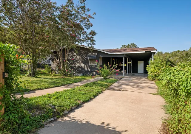 Photo 2 of Single family home for sale at 402 Philco Dr, Austin, TX 78745 | MLS# 6529515 | Listing updated on 2026-08-28