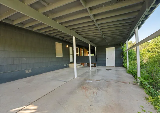 Photo 4 of Single family home for sale at 402 Philco Dr, Austin, TX 78745 | MLS# 6529515 | Listing updated on 2026-08-28
