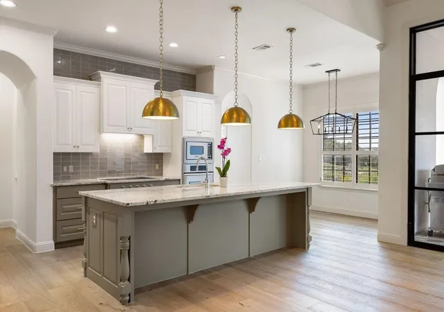 Photo 4 of Sale Pending at 114 Golden Bear Dr, Austin, TX 78738 | MLS# 1742725 | Listing updated on 2026-10-23