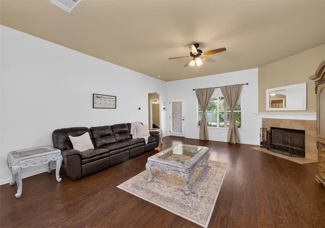 Photo 4 of Single family home for sale at 803 Broken Tr Ct, Round Rock, TX 78665 | MLS# 8609311 | Listing updated on 2026-08-10