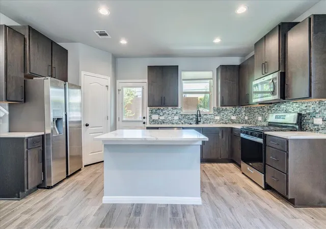 Photo 3 of Single family home for sale at 2005 Garretts Way, Manchaca, TX 78652 | MLS# 5699894 | Listing updated on 2026-09-28
