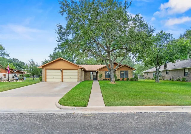 3rd image of 108 Meadow Creek Dr, Schulenburg, TX 78956 | MLS# 3031063