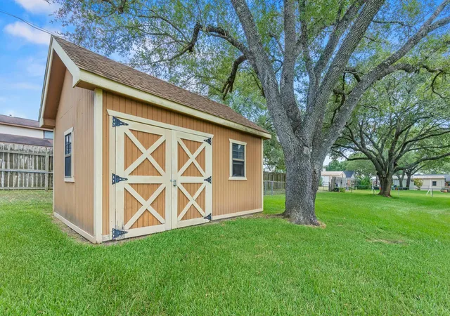34th image of 108 Meadow Creek Dr, Schulenburg, TX 78956 | MLS# 3031063