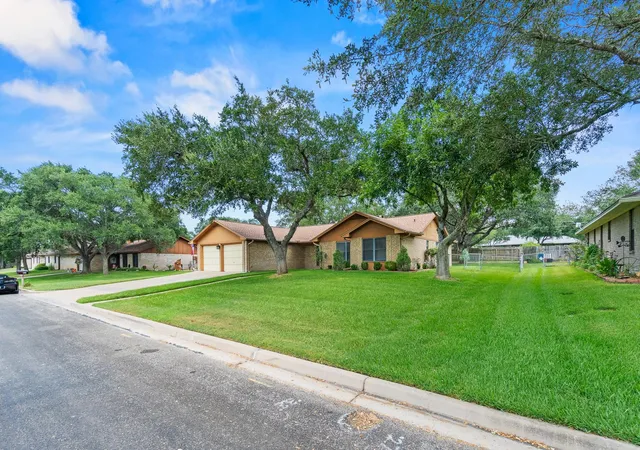 4th image of 108 Meadow Creek Dr, Schulenburg, TX 78956 | MLS# 3031063