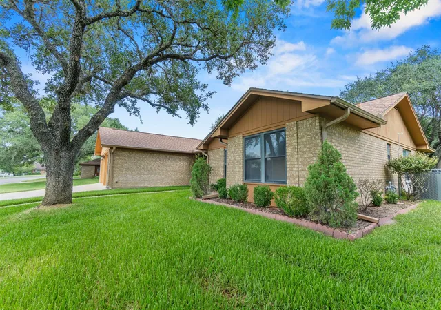 5th image of 108 Meadow Creek Dr, Schulenburg, TX 78956 | MLS# 3031063
