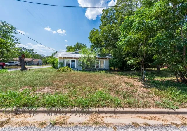 4th image of 1507 Cummings St, Luling, TX 78648 | MLS# 2793501