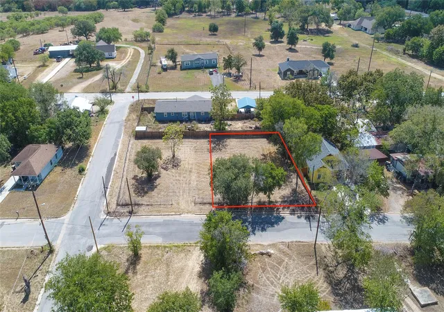 Land for sale at 220 Daisy Ave, Luling, TX 78648 | MLS# 6895797