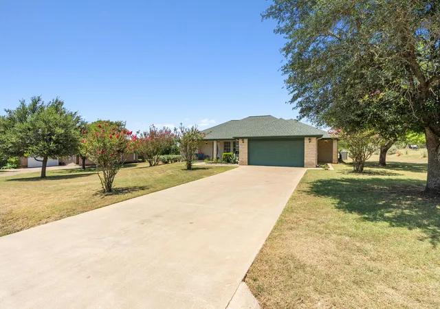 Photo 2 of Single family home for sale at 207 Meadow Oaks Dr, Dripping Springs, TX 78620 | MLS# 9323518 | Listing updated on 2026-09-15