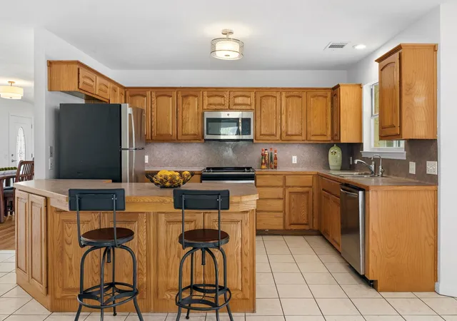 Photo 4 of Single family home for sale at 207 Meadow Oaks Dr, Dripping Springs, TX 78620 | MLS# 9323518 | Listing updated on 2026-09-15