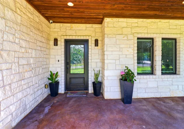 Photo 2 of Single family home for sale at 1303 Prairie Crk Rd, Granite Shoals, TX 78654 | MLS# 6164710 | Listing updated on 2026-08-29